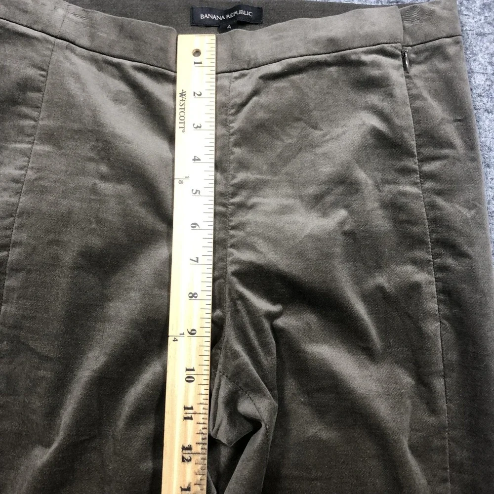 Banana Republic brand banana